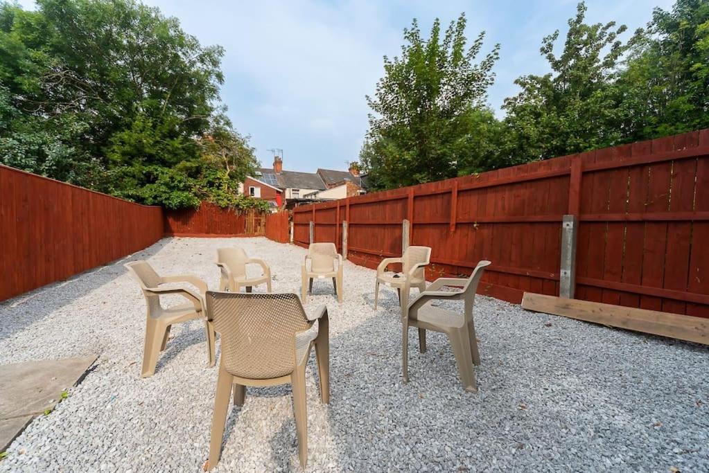Vibrant Funkily Decorated 2 Bedroom 4 Beds Central Location Kingston upon Hull Exterior foto