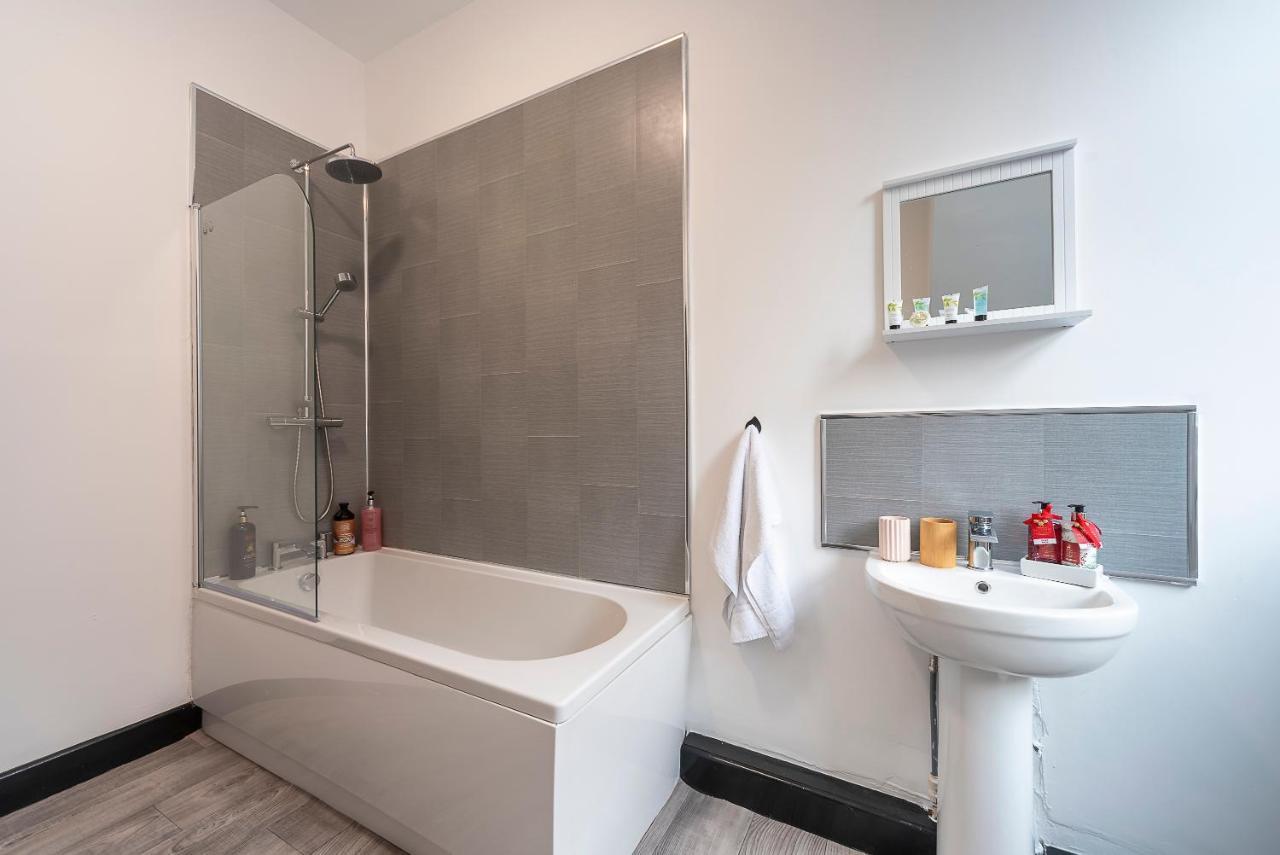 Vibrant Funkily Decorated 2 Bedroom 4 Beds Central Location Kingston upon Hull Exterior foto